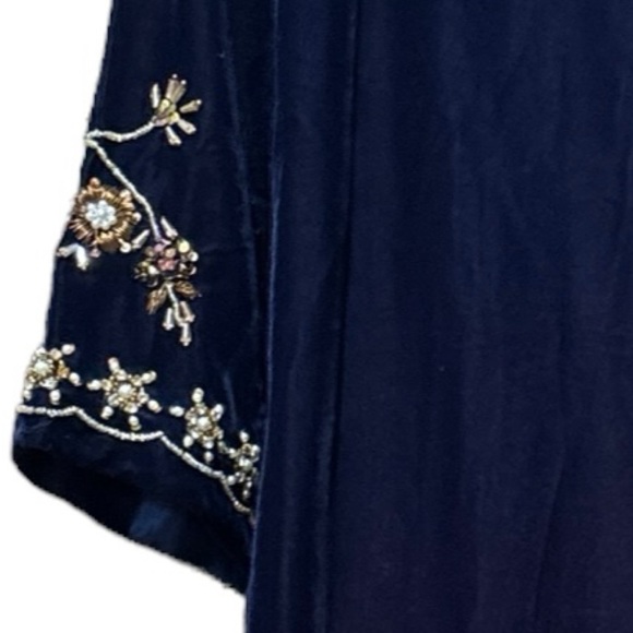 Darakhshan Desire Blue Velvet Embroidered Kurta Set. - Picture 7 of 16